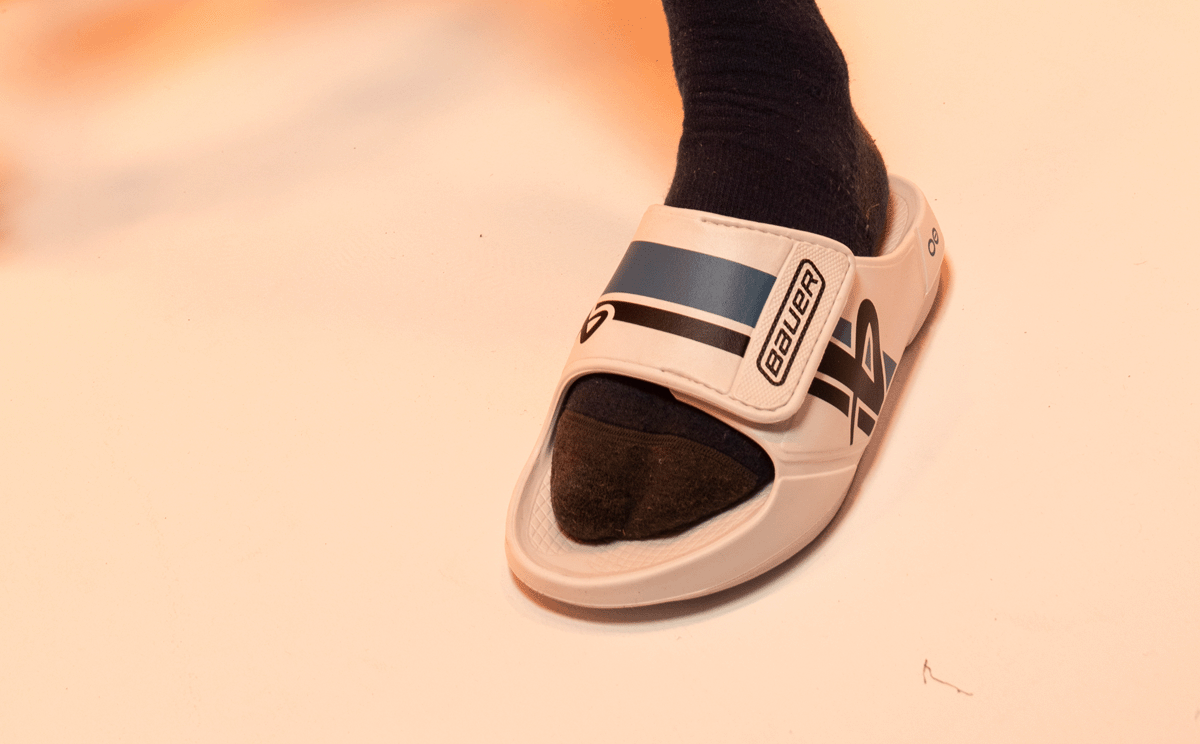 BAUER/OOFOS Men's OOahh Sport Flex Sandal – White - Image 3